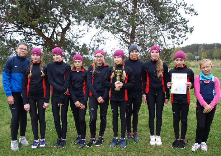 Awans dziewcząt do finałów Mistrzostw Województwa Podlaskiego w sztafetowych biegach przełajowych