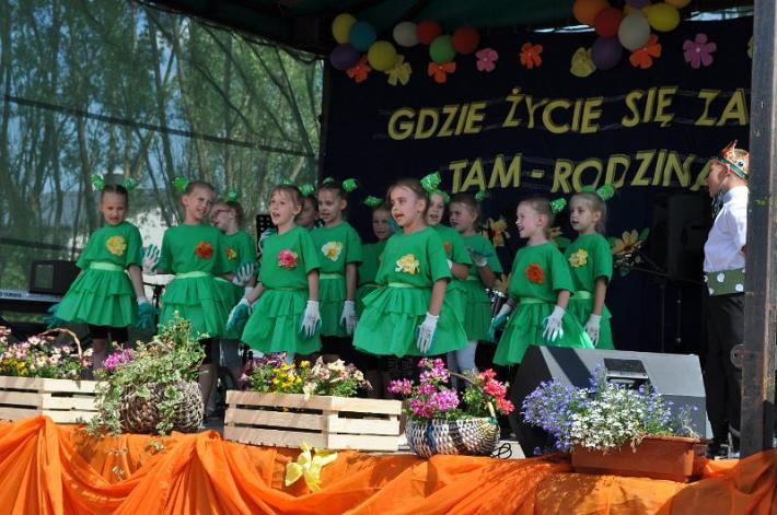 Rodzinnie… - plenerowe imprezy przy placówkach oświatowych gminy Stawiski