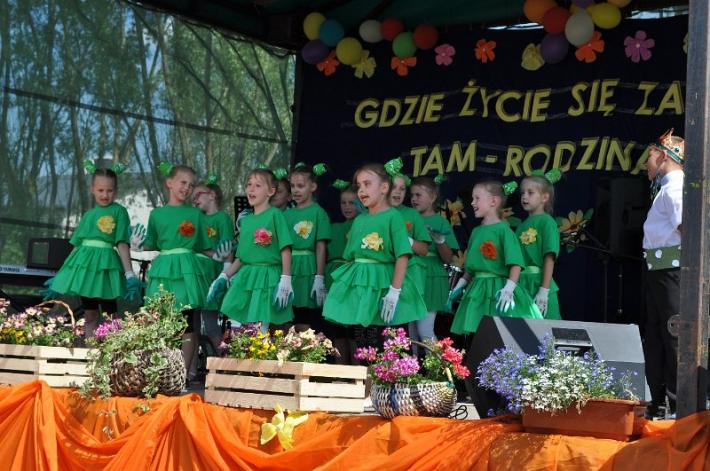 Rodzinnie… - plenerowe imprezy przy placówkach oświatowych gminy Stawiski