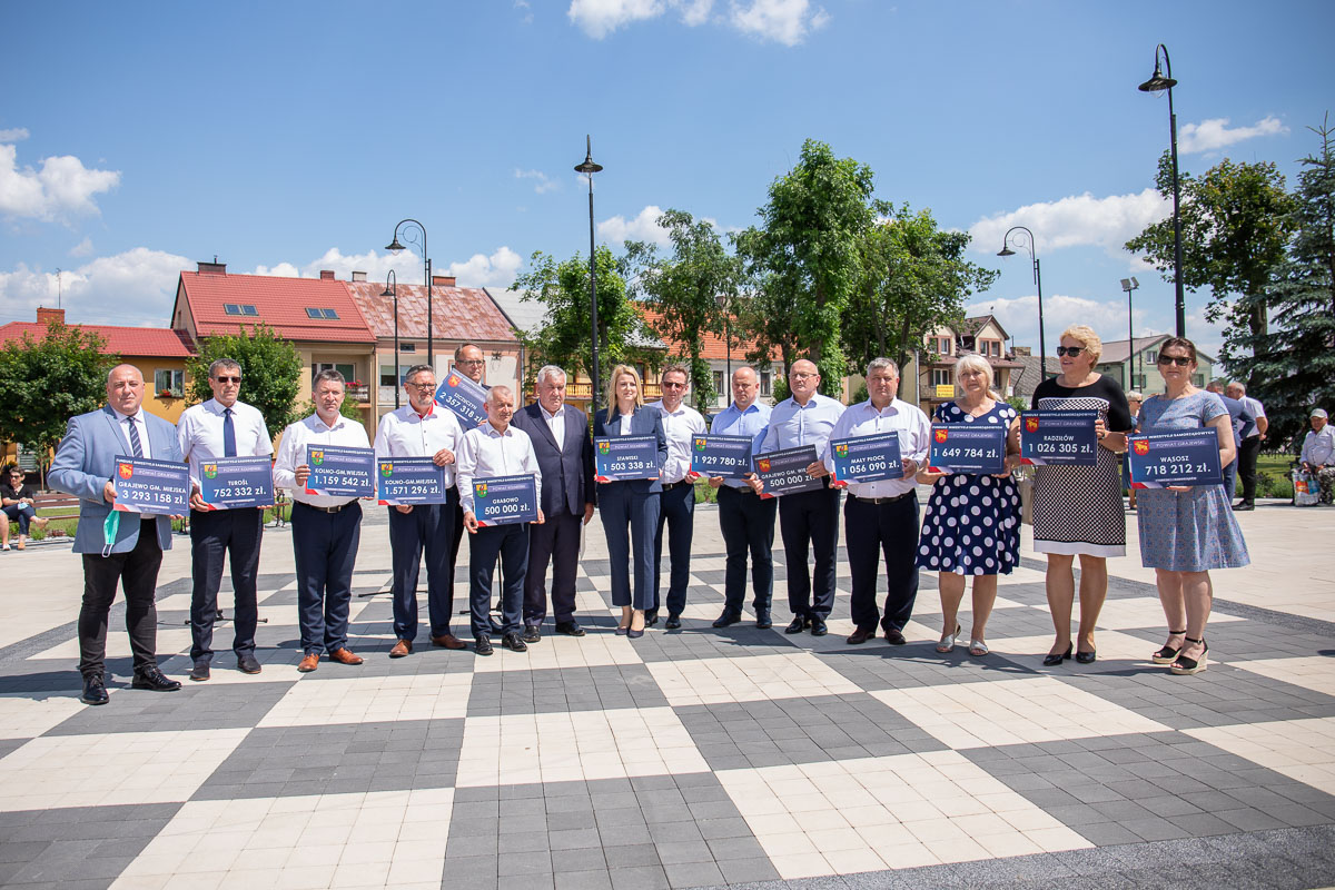 Czeki dla samorządów wręczone w Stawiskach